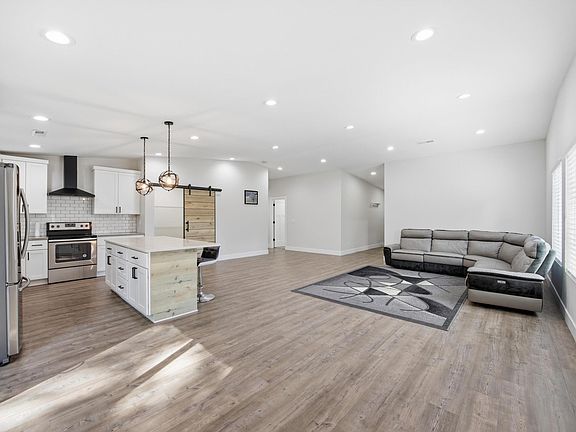 4th image of 1700 Forest Ridge Cir SW