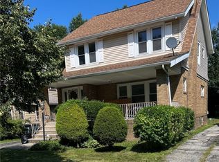 923 Selwyn Rd, Cleveland Heights, OH 44112