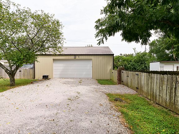 2nd image of 2685 W Farm Road 182