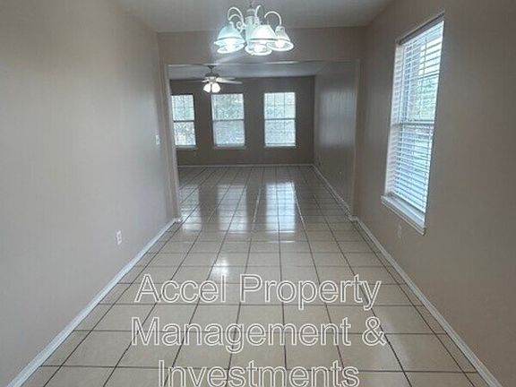 5th image of 1522 W Nolana Ave APT D