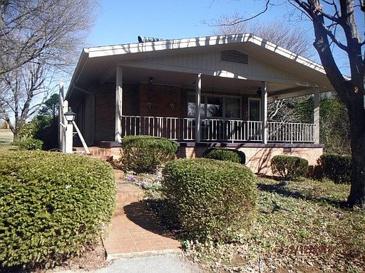 2nd image of 1602 Idlewilde Dr