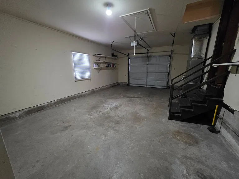409 Rosewood Ln — Photo 33
