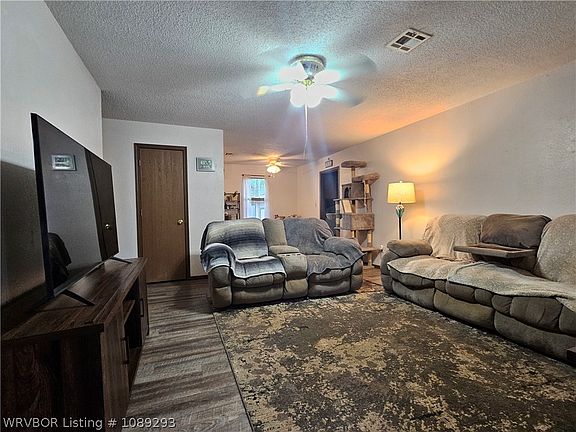 4th image of 904 Fowler Ave