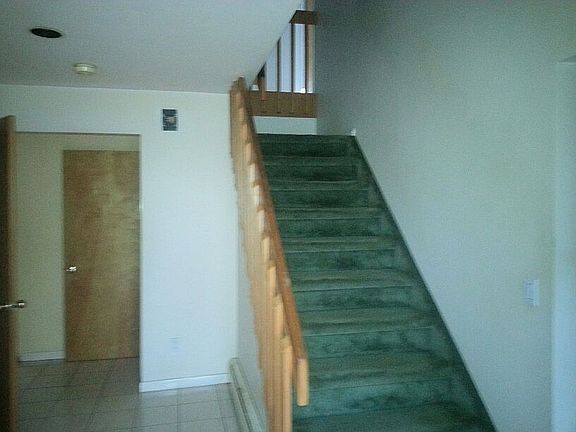 5th image of 15 Hedge Dr