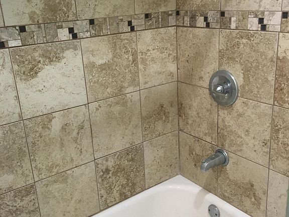 3rd image of 2517 Carondelet St #B