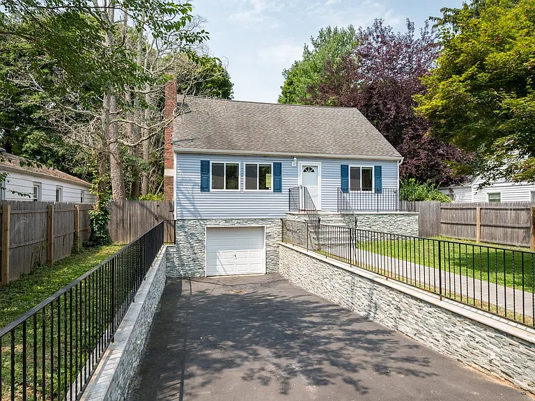 62 Lincoln Ave — Photo 3