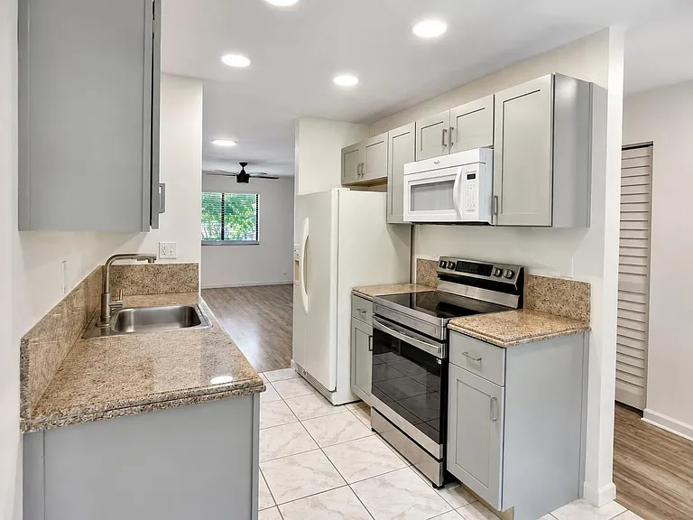1363 NW 94th Way #1363 — Photo 9