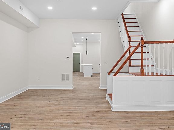 3rd image of 1043 E Chelten Ave