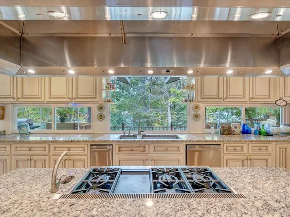 143 Charlotte Ln, Hardy, VA 24101