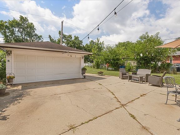 3rd image of 4912 Saint Paul Ct