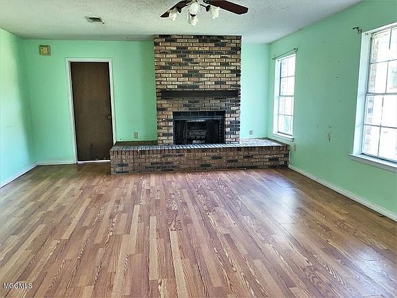 2nd image of 12458 Briarwood Dr E