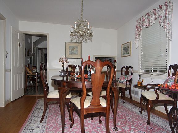 4th image of 9305 W Parkhill Dr