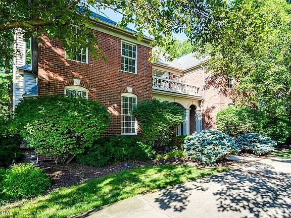 2nd image of 3138 Regency Pl