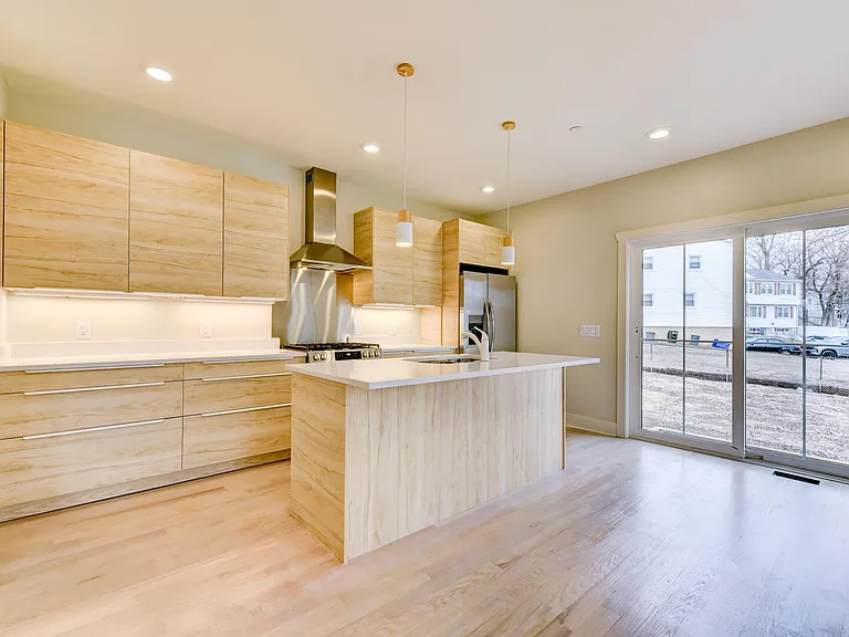 48 Walnut St #1 — Photo 6