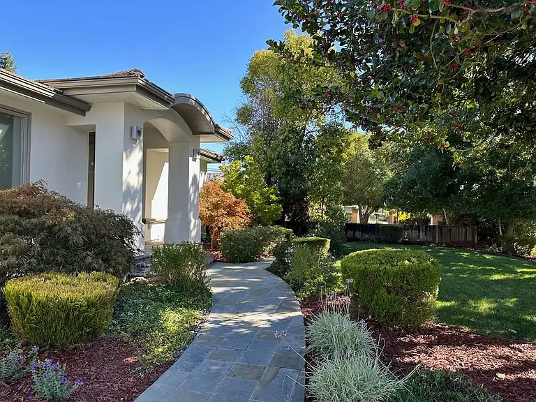545 Clark Ct — Photo 1