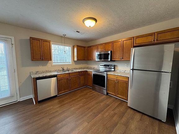 5th image of 4642 Woodstone Dr