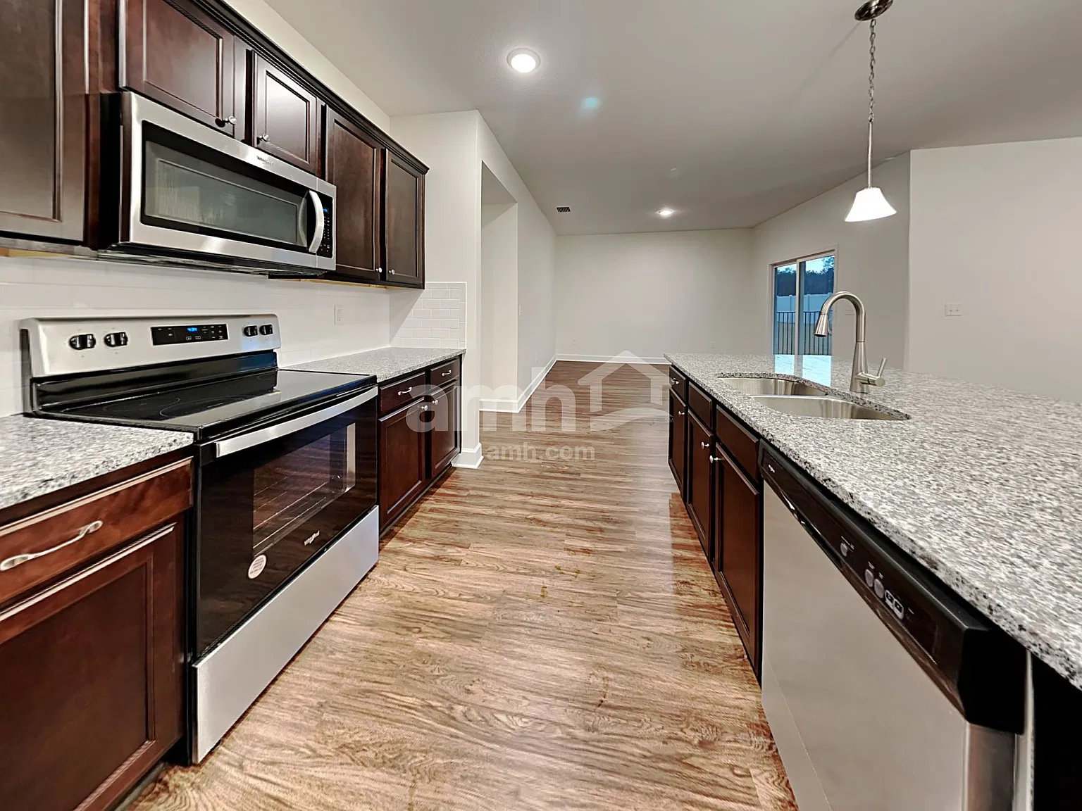 3 bed, 2.0 bath, 1700 sqft, $2,090 — Photo 3