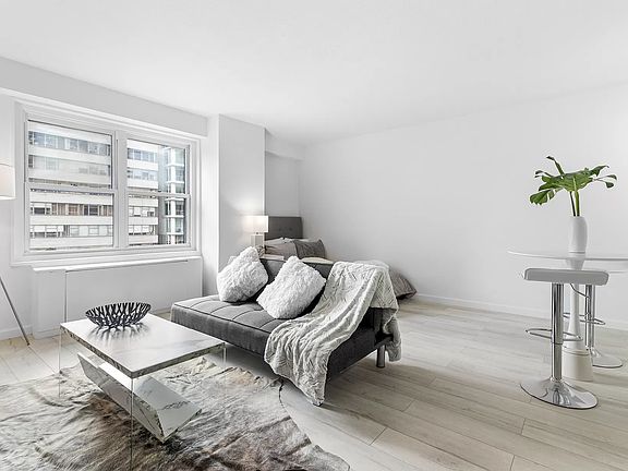 3rd image of 224 E 60th St APT 11D