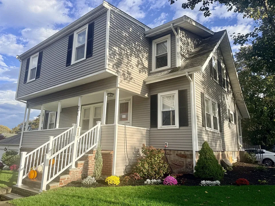 216 Pond St #2