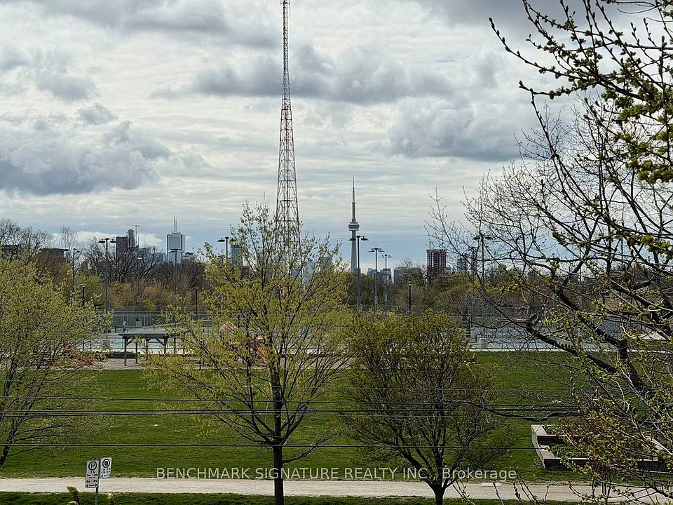 1st image of 6 Parkwood Ave #Townhouse 106