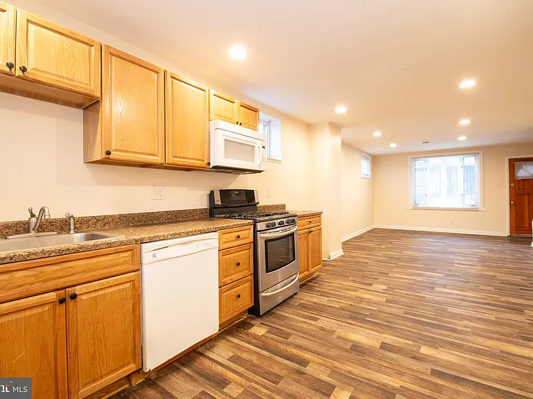 6021 N Norwood St — Photo 5