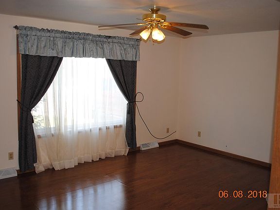 3rd image of 1016 S Shamrock Cir