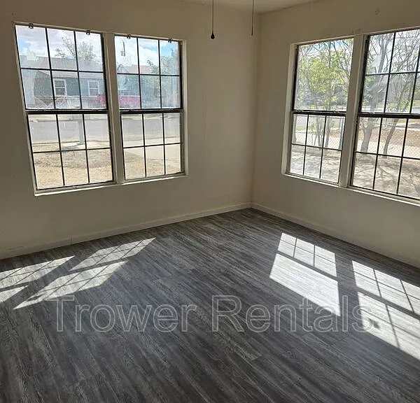 923 Patton Dr — Photo 4