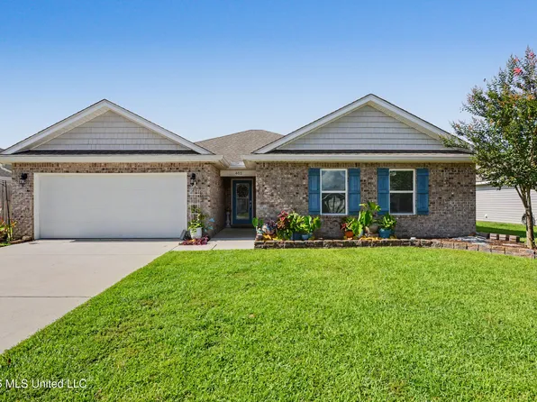 405 E Petunia Dr, Long Beach, MS 39560