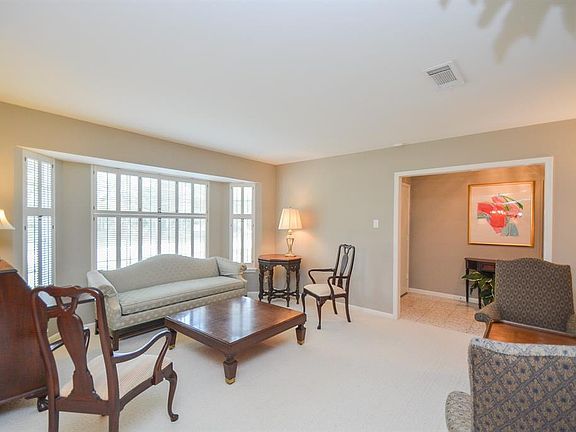 4th image of 7715 Clarewood Dr