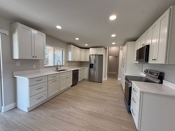 2nd image of 202 Holderness Dr
