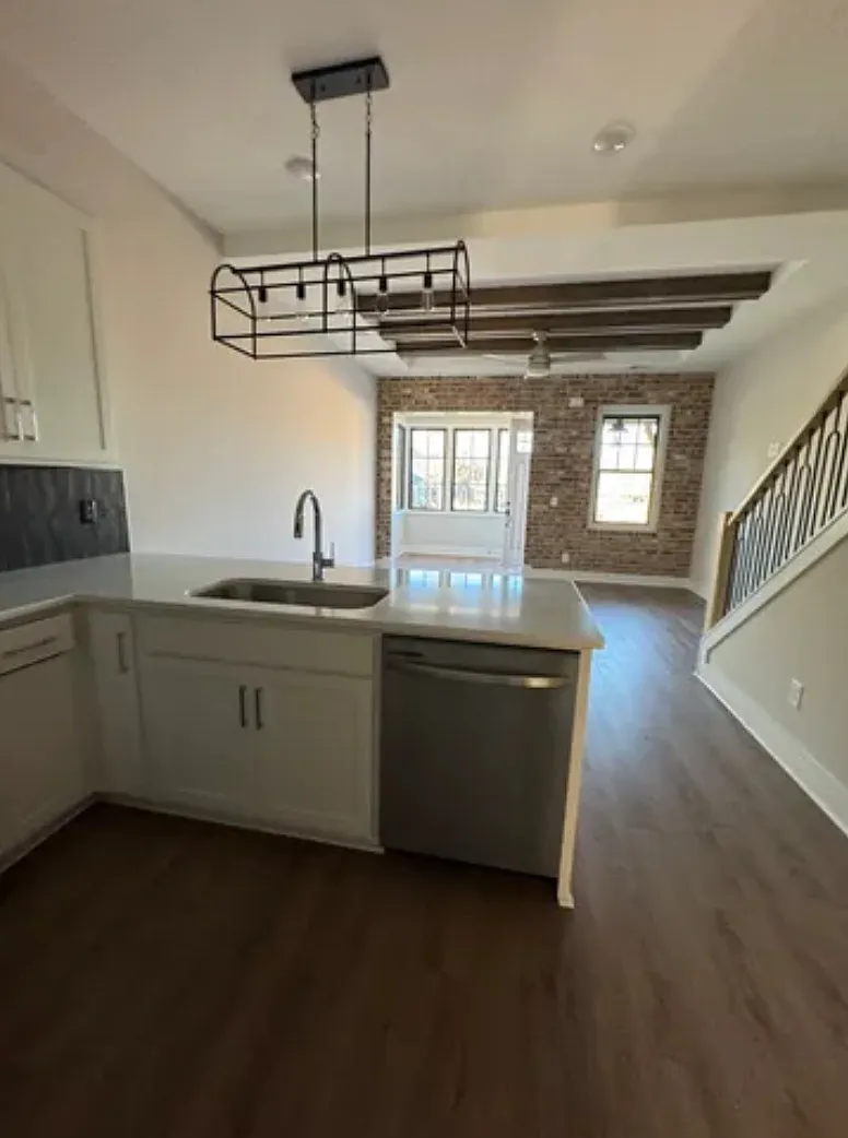 61 Windsor Dr — Photo 2
