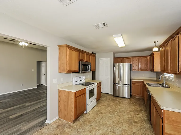 5924 Firethorn Dr — Photo 8
