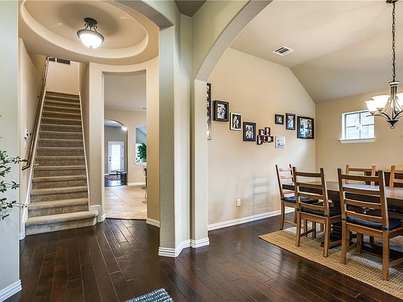 5th image of 2605 Frances Ln