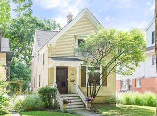 204 5th St, Wilmette, IL 60091