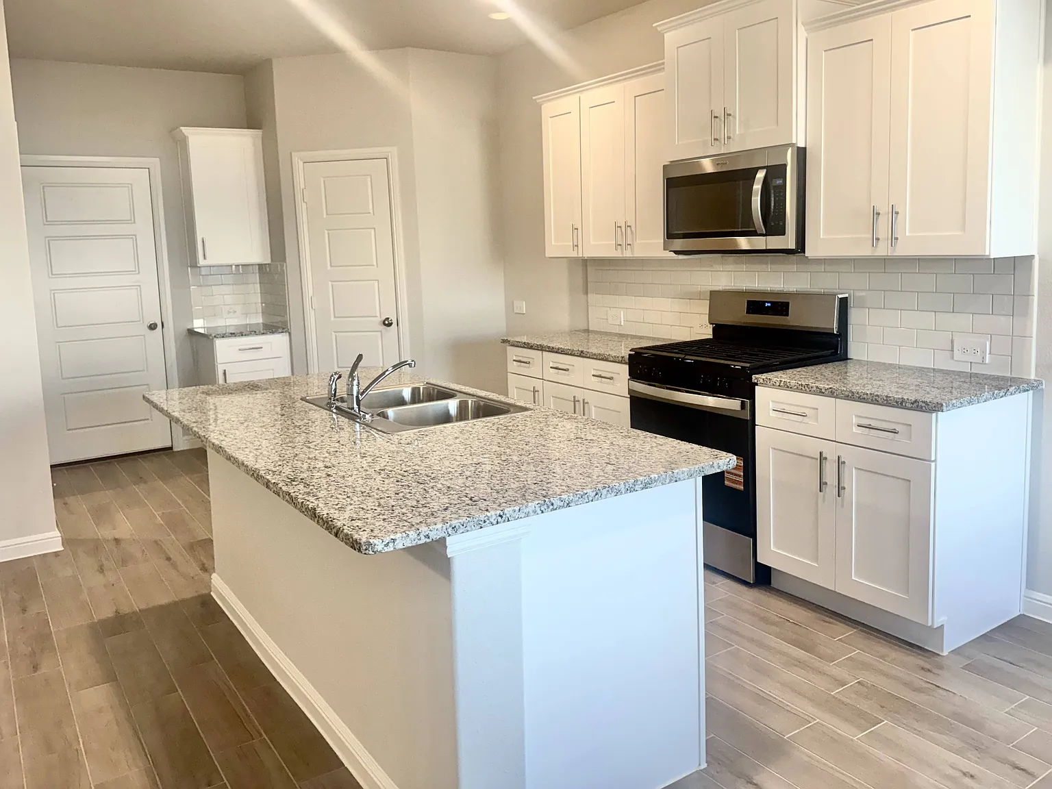 813 Hollyn Drive — Photo 3