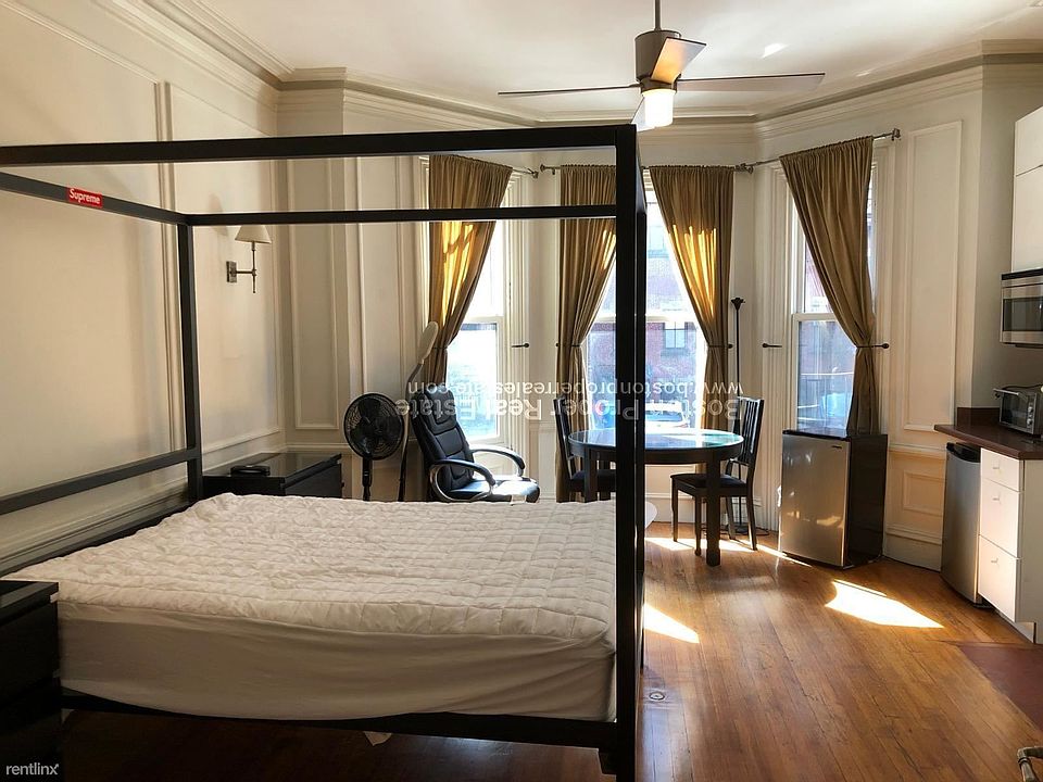 323 Beacon #3 Bed