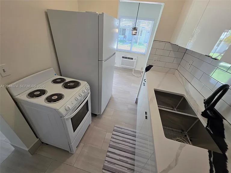 120 NE 10th Ave #3 — Photo 7
