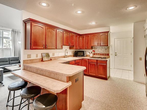 4th image of 462 Cottage Grv E