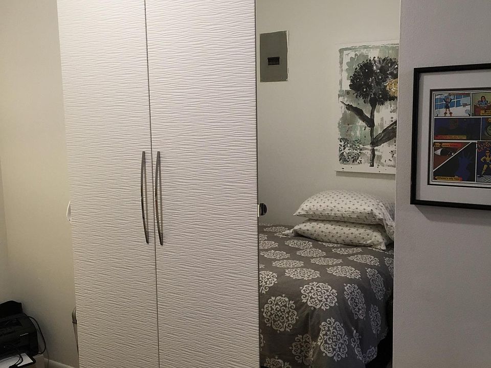 2nd image of 314 E 6th St APT 10