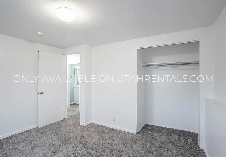 893 N 500 E — Photo 18