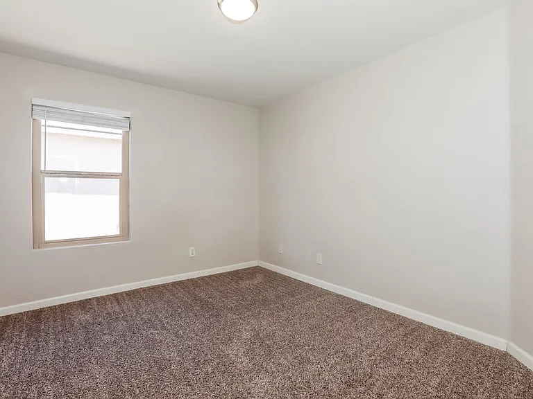 1074 E Silversmith Trl — Photo 13