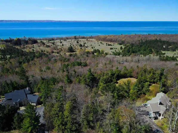 5830 Westward Psge, Harbor Springs, MI 49740