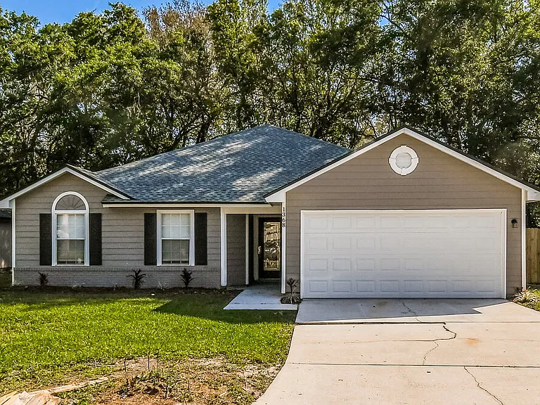 1368 High Plains Dr W — Photo 1