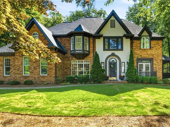 1136 Mossy Rock Rd NW, Kennesaw, GA 30152