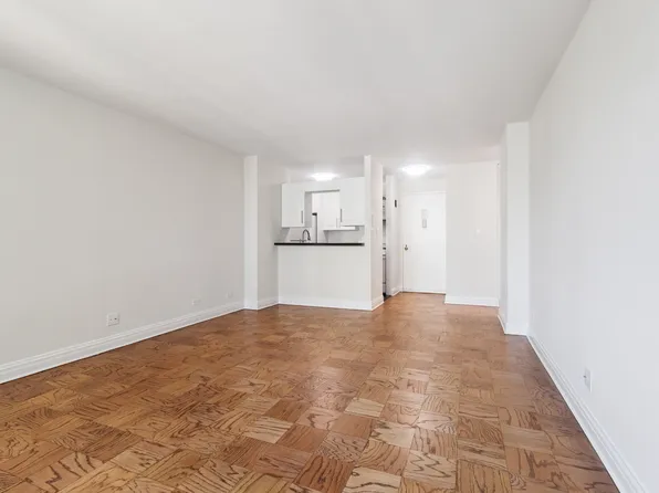 400 East 71st Street image 3 of 10