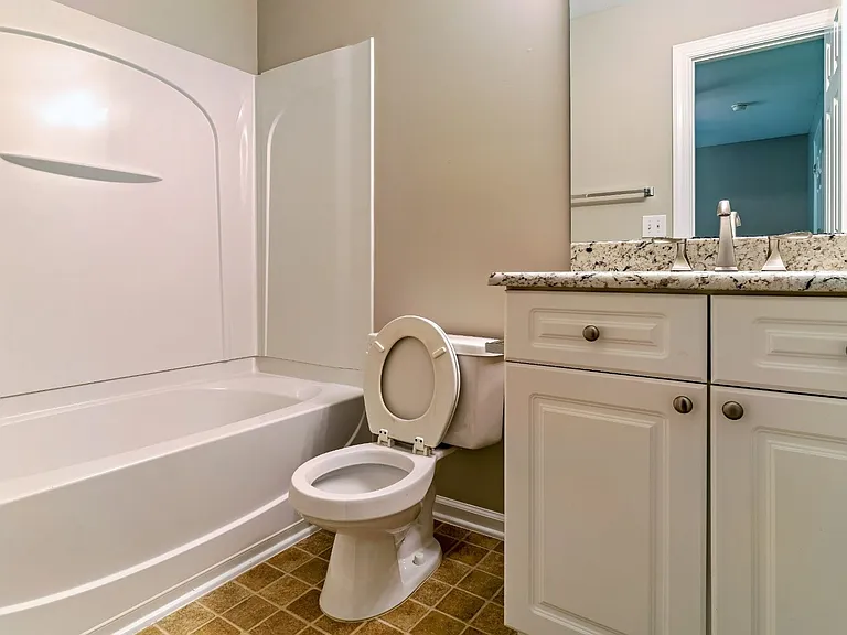 208 Sir William Ln — Photo 25