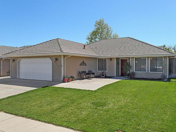 3rd image of 1537 Crestwood Dr