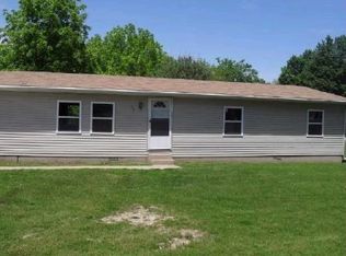 90 Manitou Rd, Manitou Beach, MI 49253