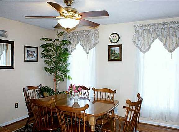 3rd image of 3 Fox Hill Dr
