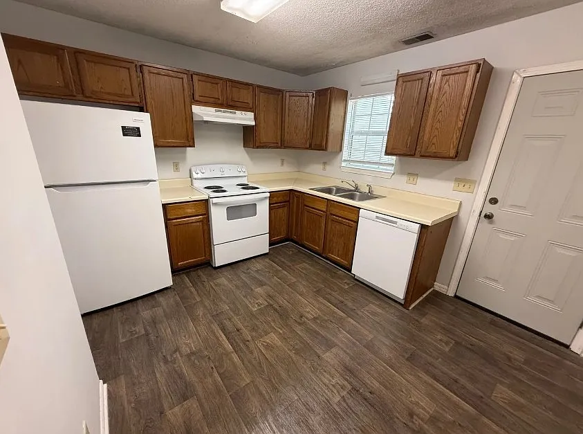 2 bed, 1.5 bath, 995 sqft, $1,095 — Photo 3